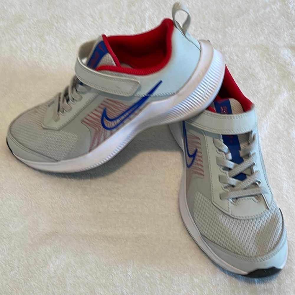 Nike Downshifter 11 - size 1.5Y